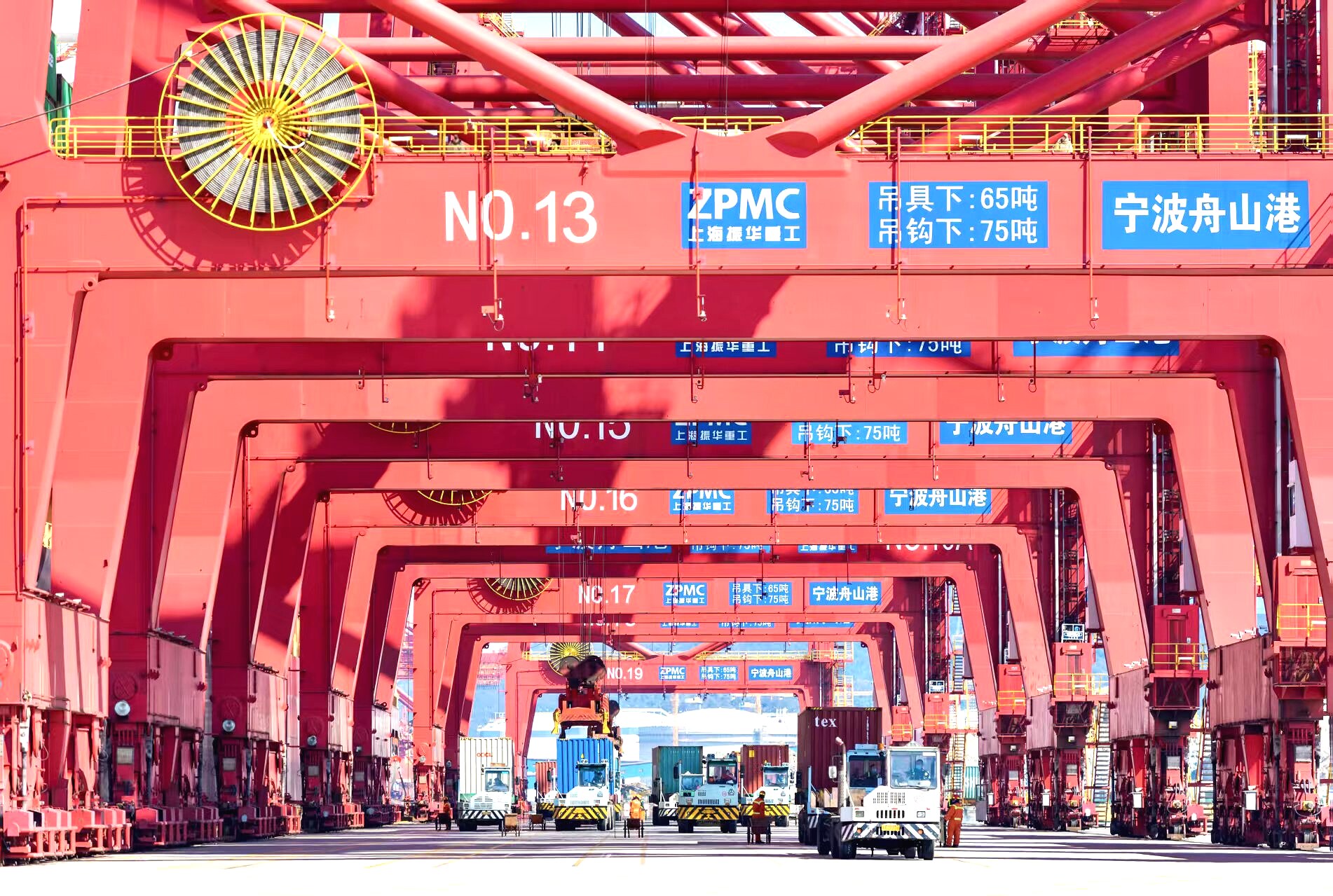 ZPMC cranes at Ningbo-Zhoushan Port